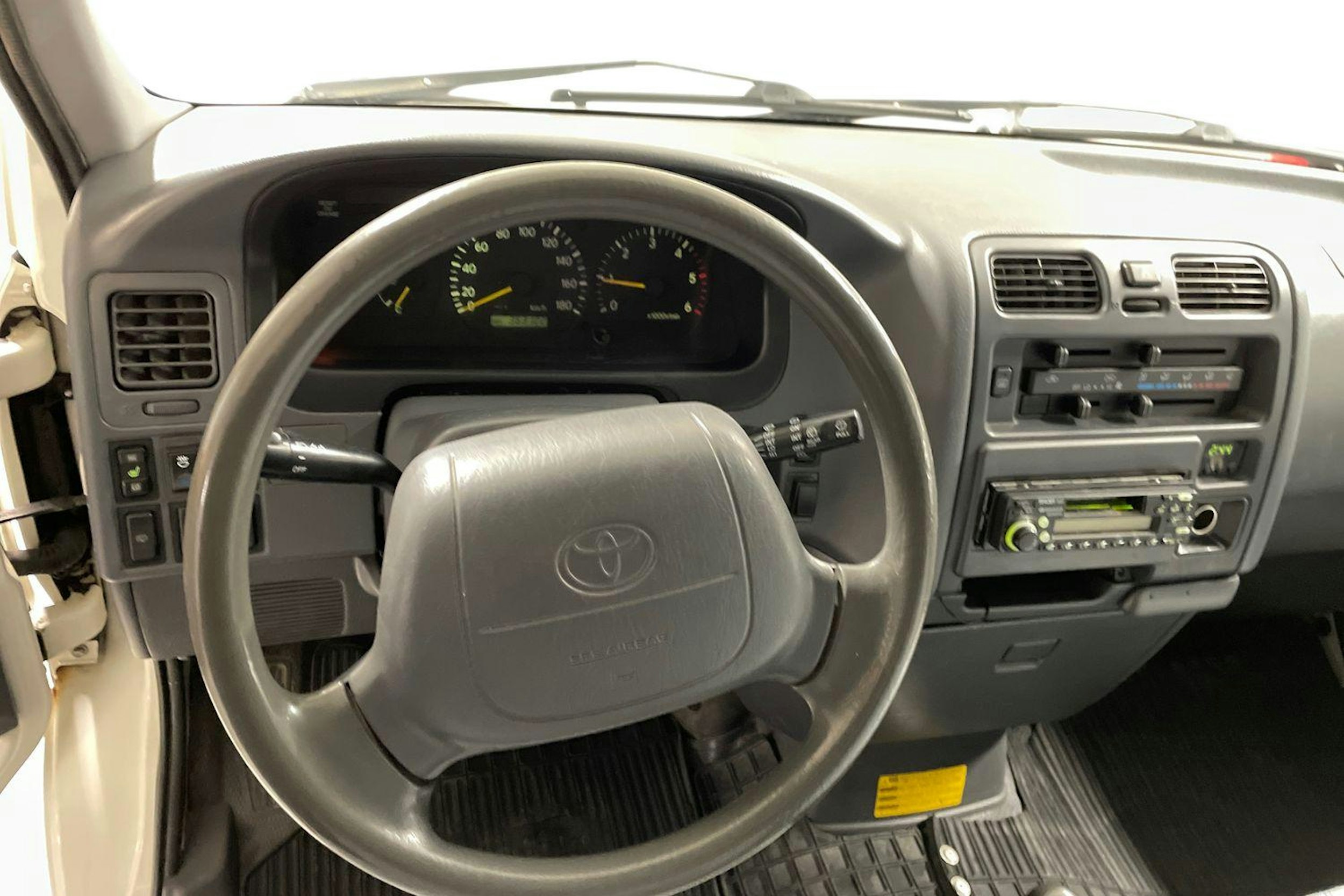 valkoinen Toyota Hiace 2002 kuva 7.