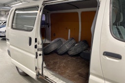 valkoinen Toyota Hiace 2002 kuva 11.