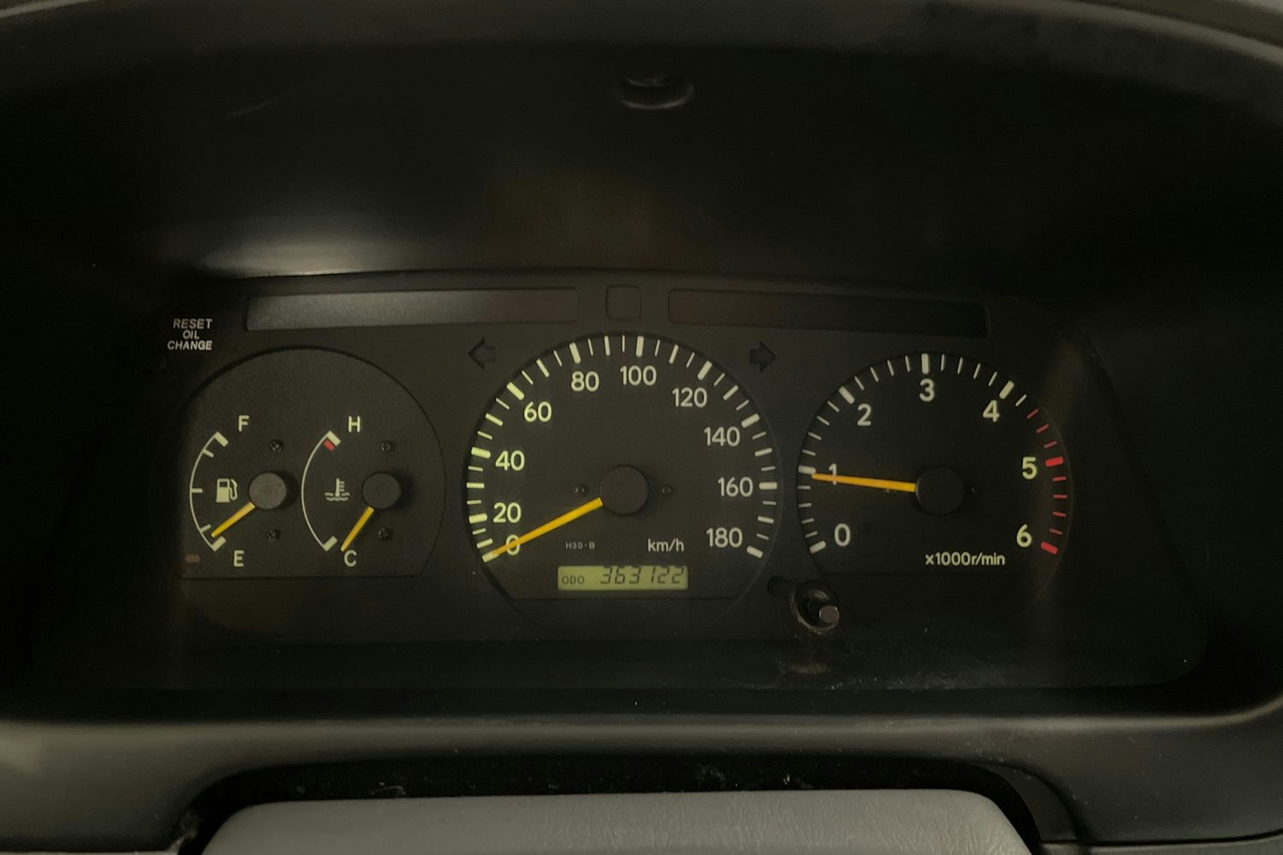 valkoinen Toyota Hiace 2002 kuva 12.