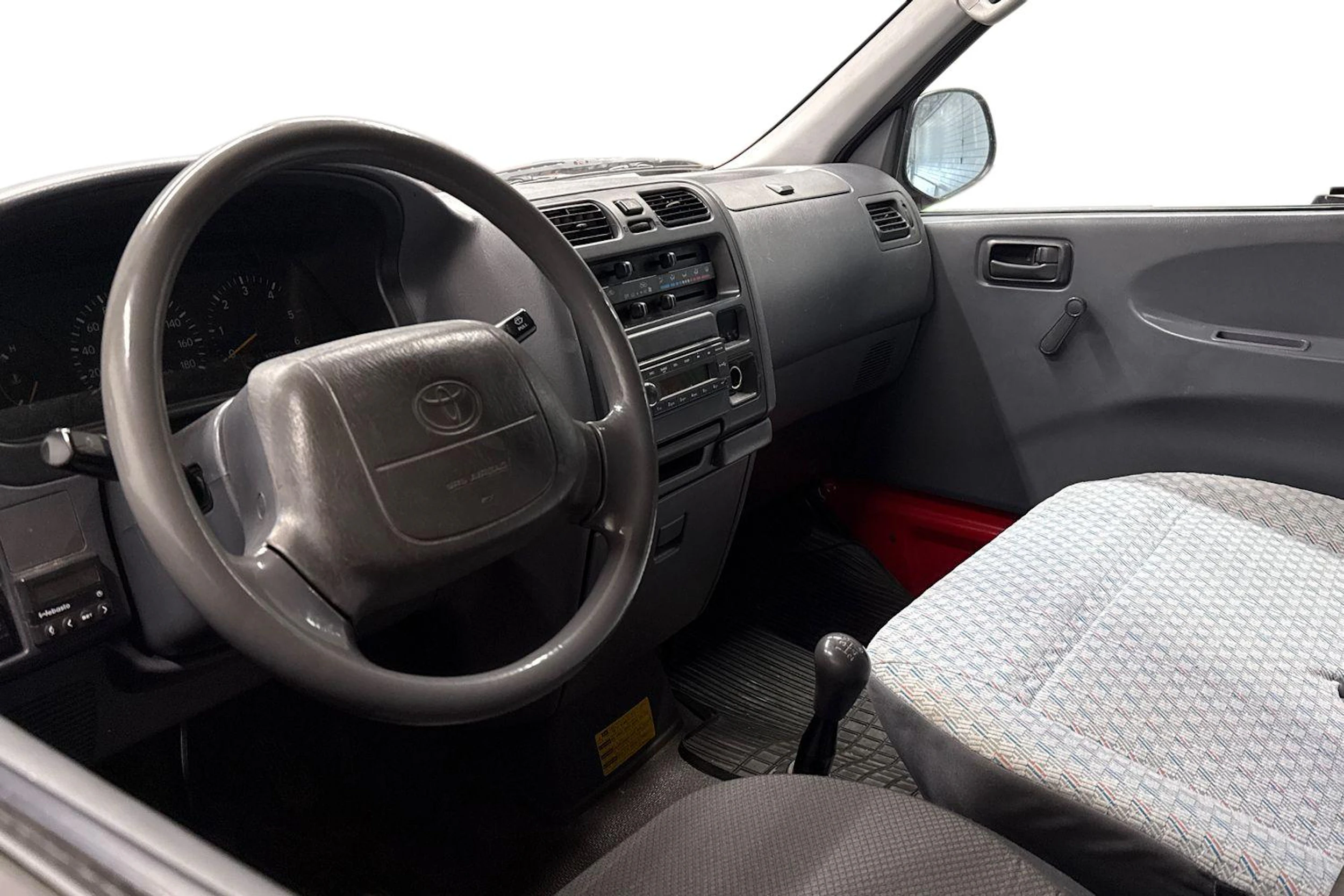 punainen Toyota Hiace 2002 kuva 3.