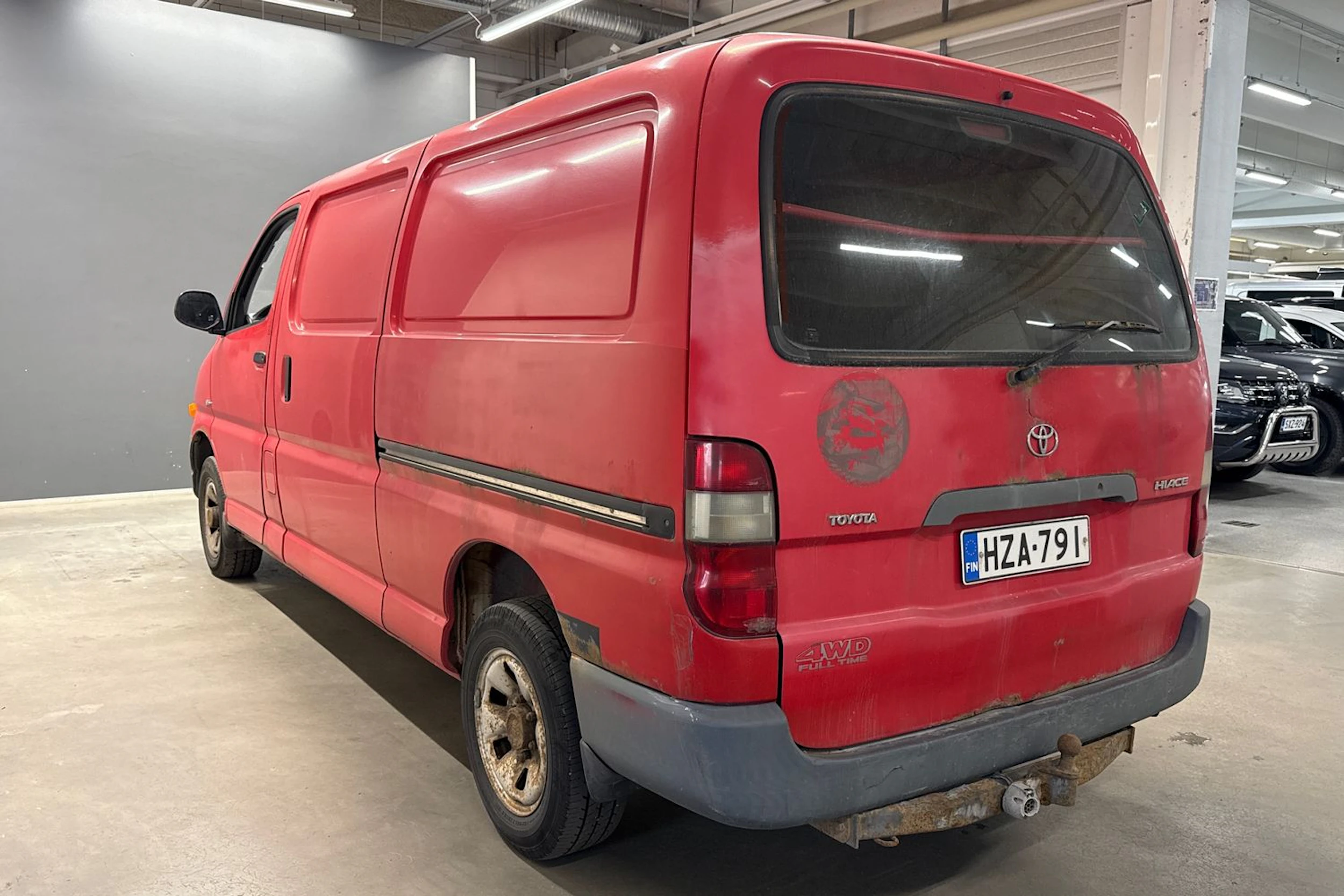 punainen Toyota Hiace 2002 kuva 5.