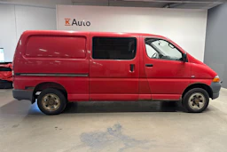 punainen Toyota Hiace 2002 kuva 7.