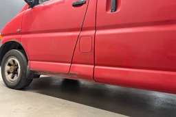 punainen Toyota Hiace 2002 kuva 13.