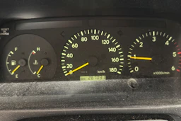 punainen Toyota Hiace 2002 kuva 18.