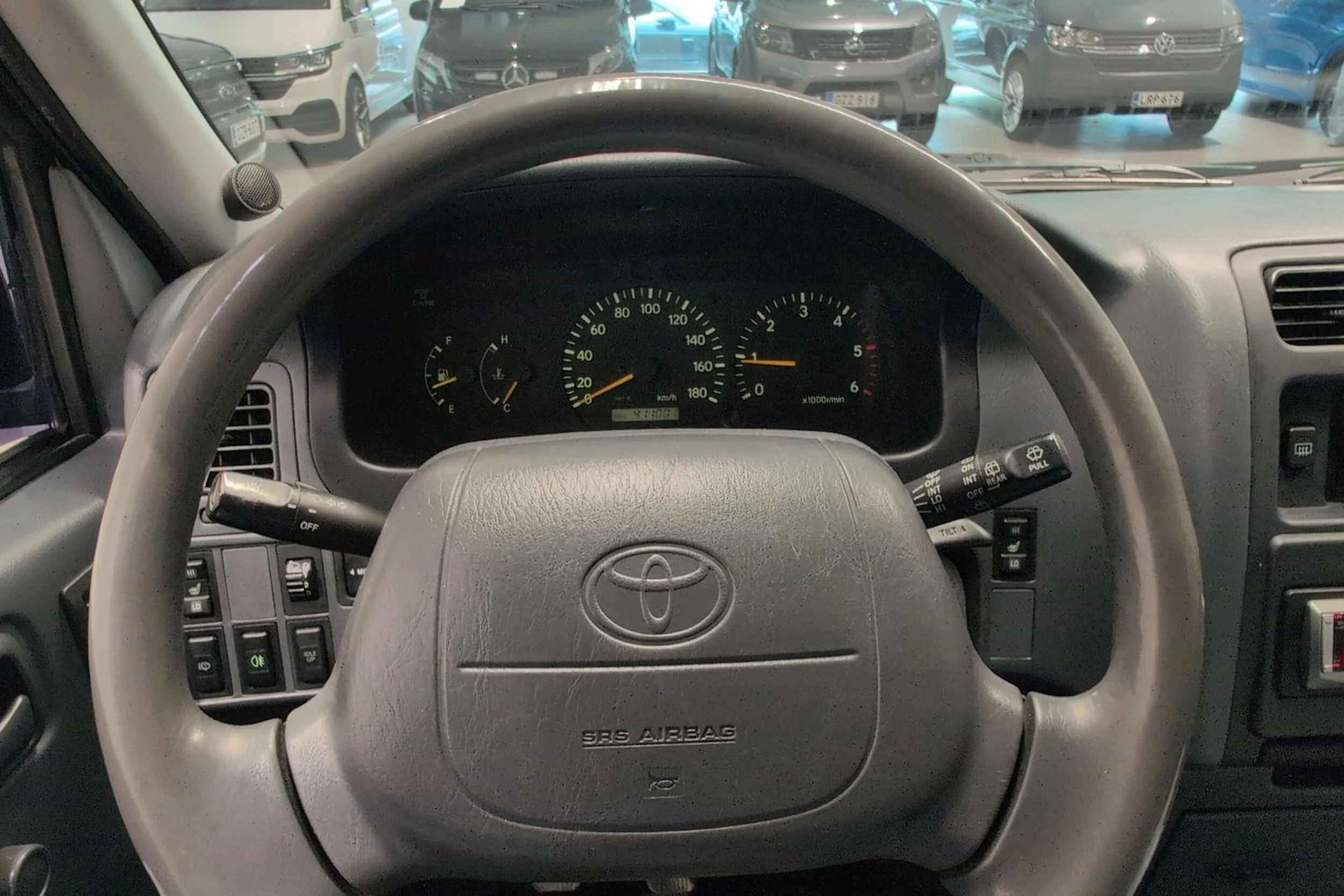 vihreä Toyota Hiace 2002 kuva 13.