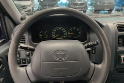 vihreä Toyota Hiace 2002 kuva 13.