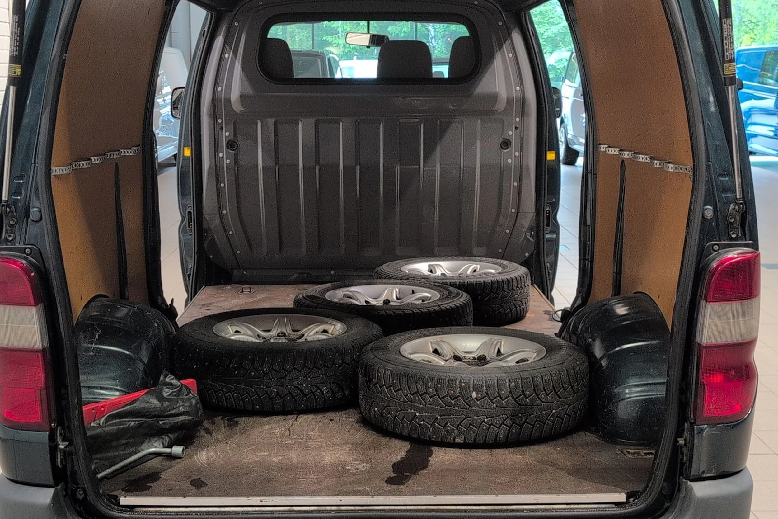 vihreä Toyota Hiace 2002 kuva 19.