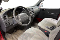 punainen Toyota Hiace 2003 kuva 3.