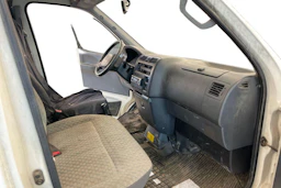 Valkoinen Toyota HIACE 2003 kuva 7.