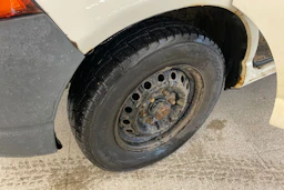 Valkoinen Toyota HIACE 2003 kuva 10.