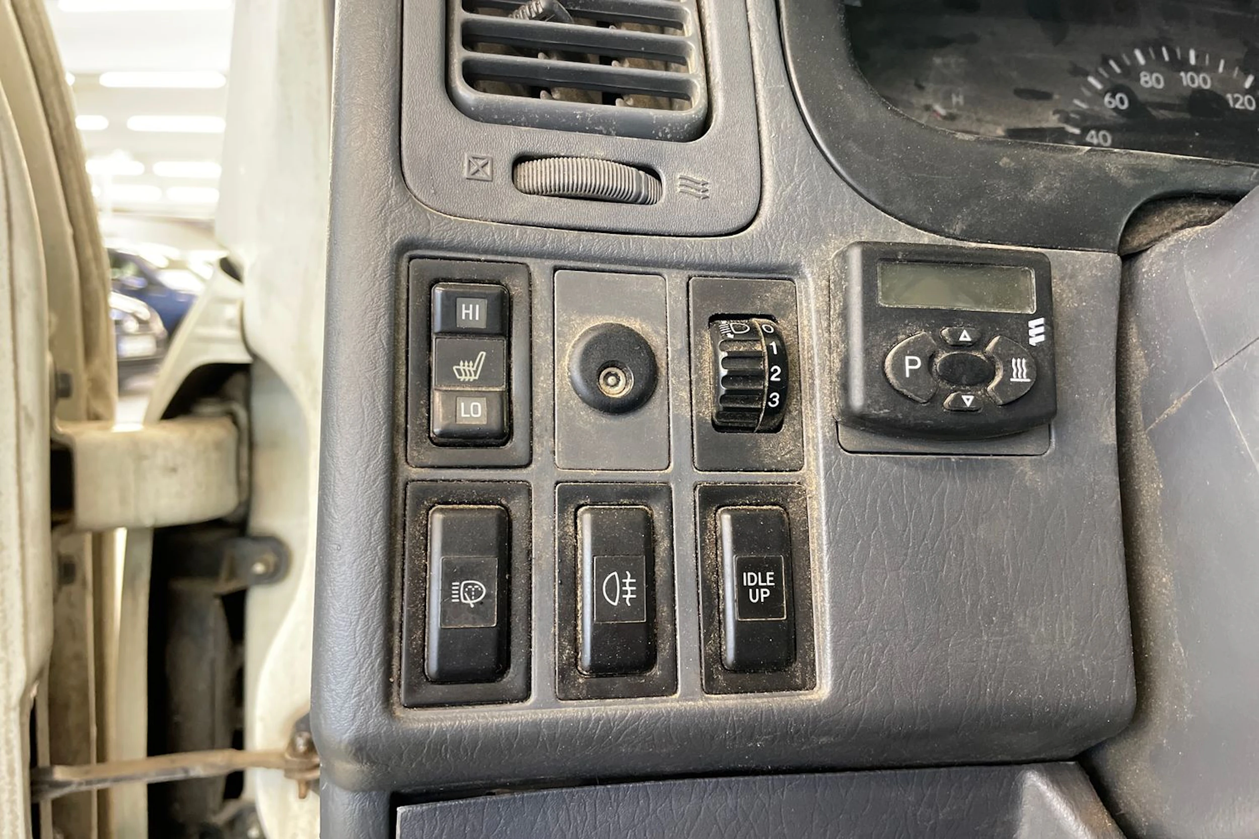 Valkoinen Toyota HIACE 2003 kuva 14.