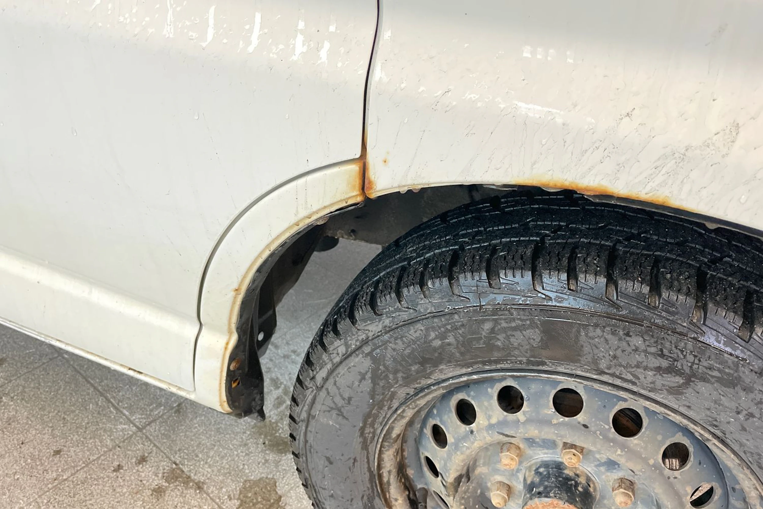 Valkoinen Toyota HIACE 2003 kuva 17.