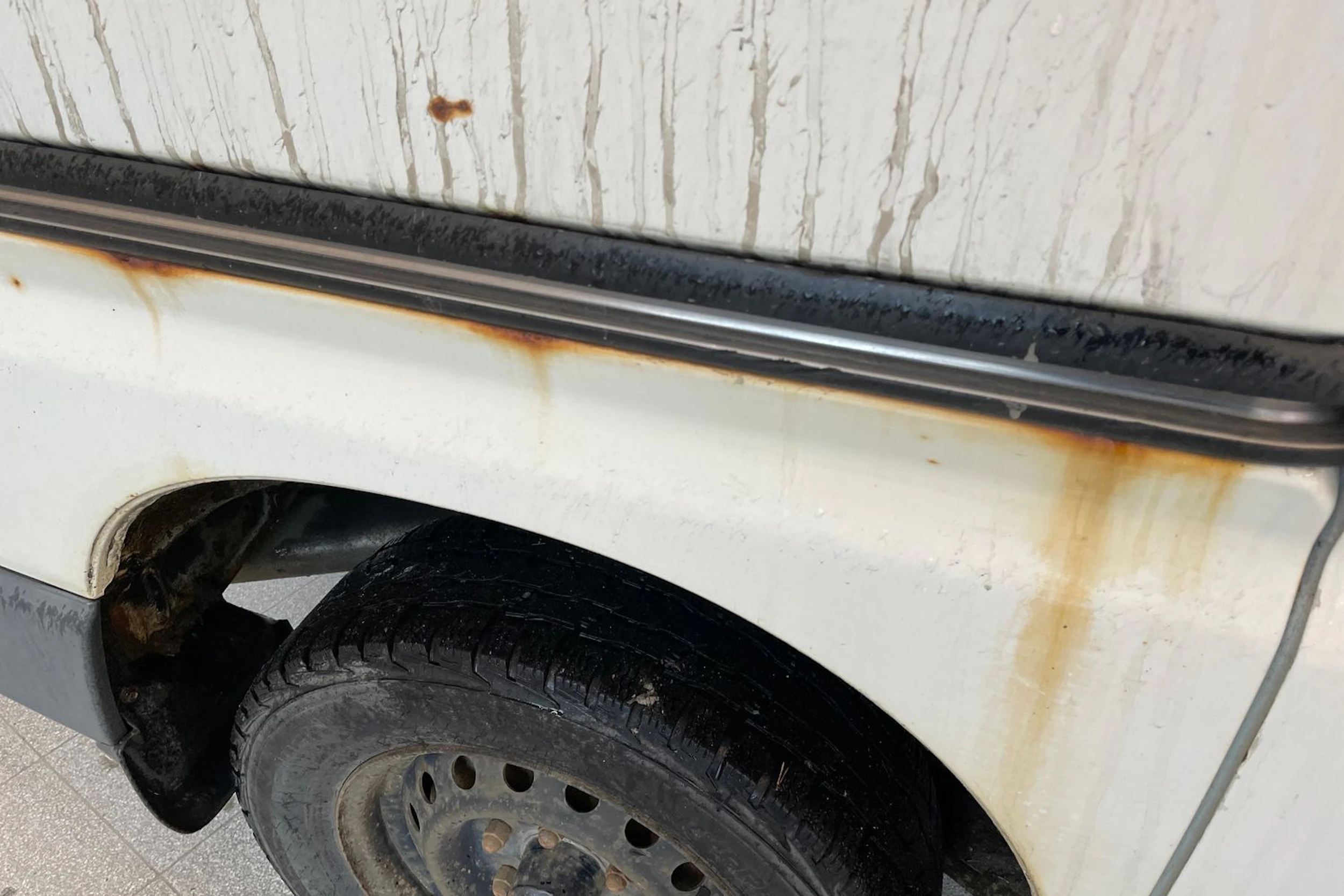 Valkoinen Toyota HIACE 2003 kuva 18.