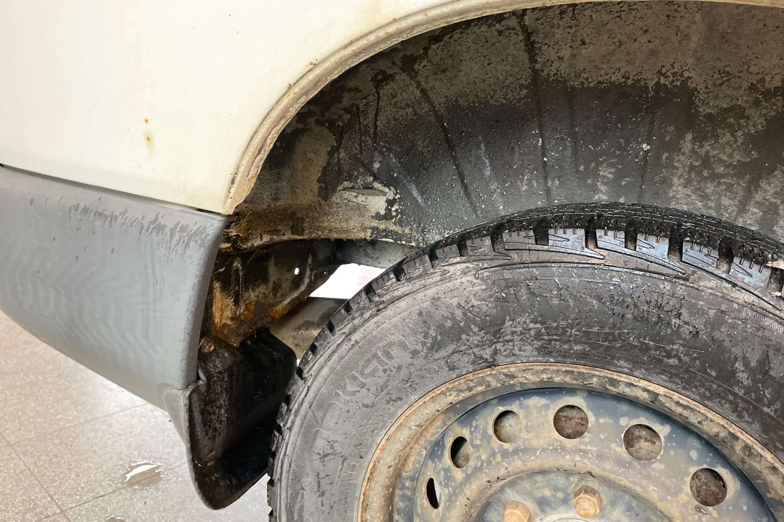 Valkoinen Toyota HIACE 2003 kuva 19.