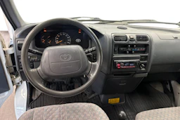 valkoinen Toyota Hiace 2004 kuva 7.
