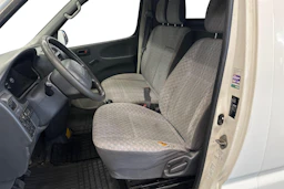 valkoinen Toyota Hiace 2004 kuva 8.