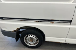 valkoinen Toyota Hiace 2004 kuva 18.