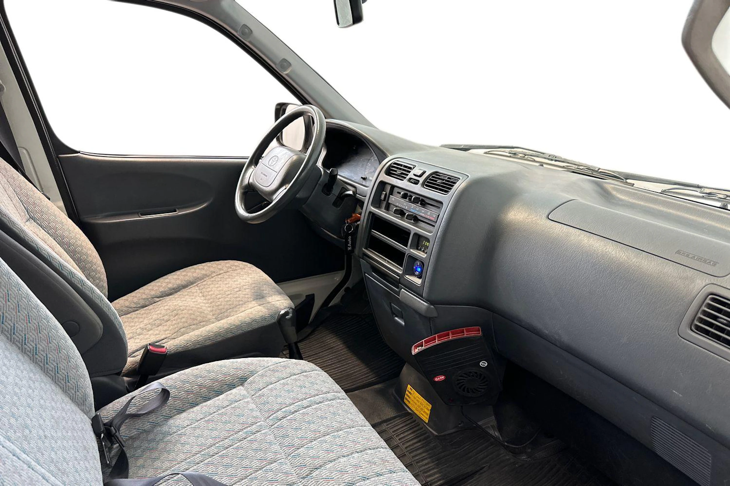 valkoinen Toyota Hiace 2004 kuva 9.