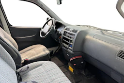 valkoinen Toyota Hiace 2004 kuva 9.