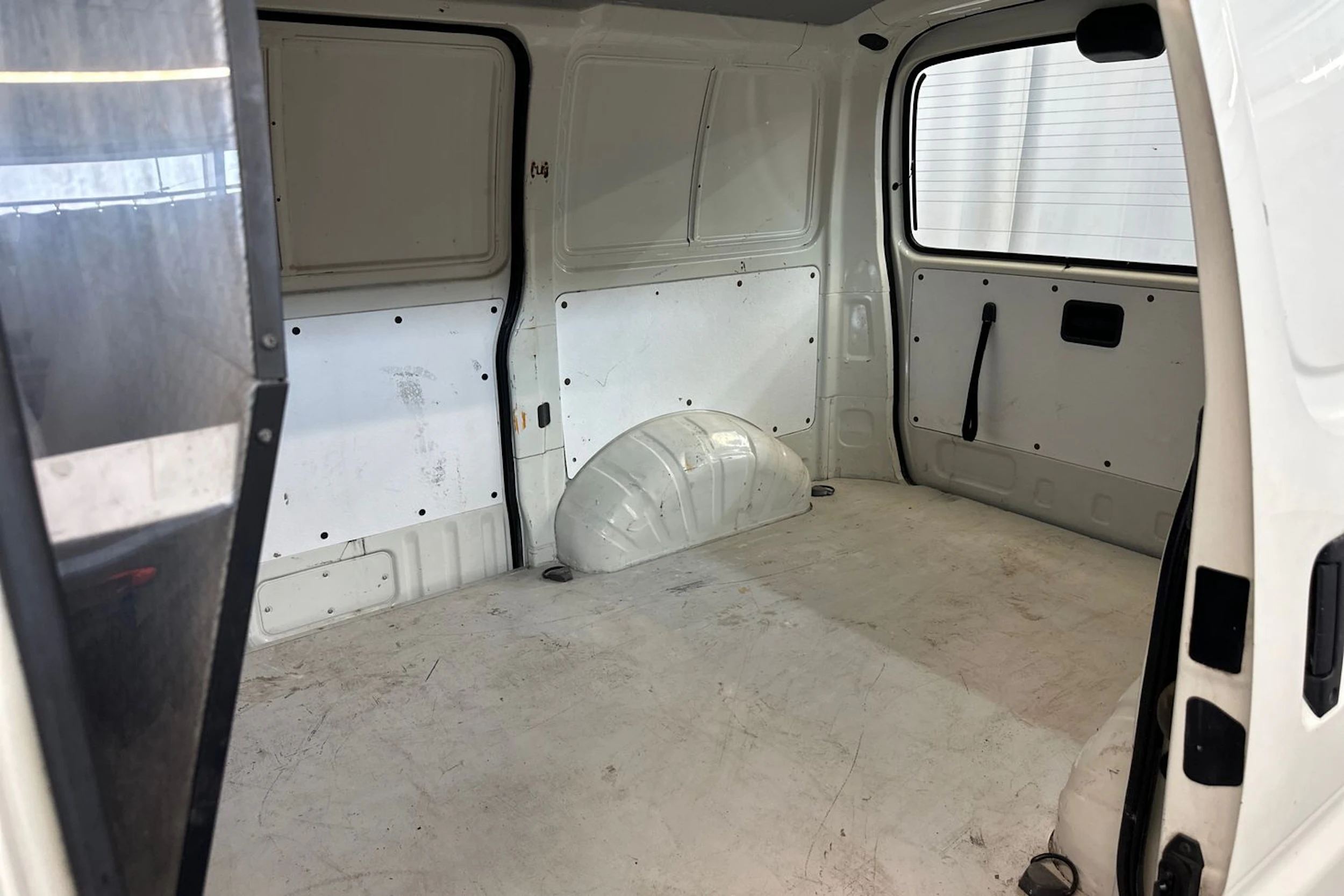 valkoinen Toyota Hiace 2004 kuva 17.
