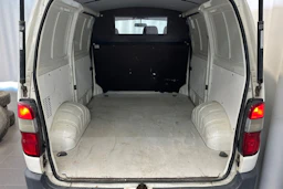 valkoinen Toyota Hiace 2004 kuva 18.