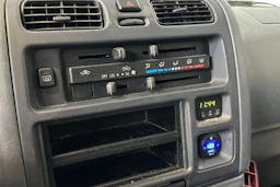 valkoinen Toyota Hiace 2004 kuva 23.