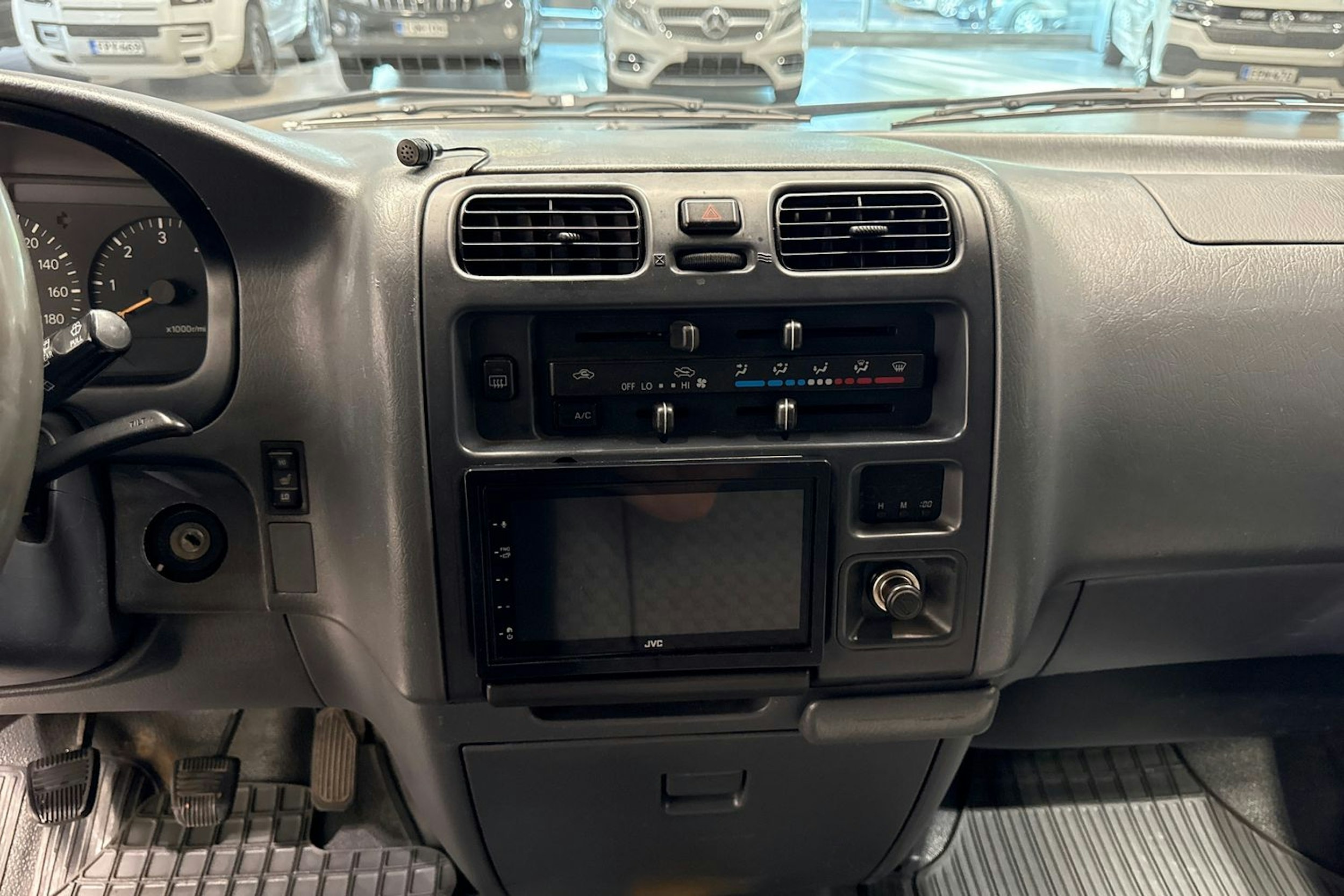 vihreä Toyota Hiace 2005 kuva 19.