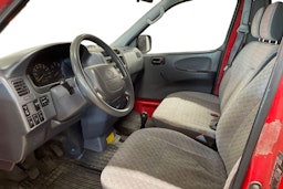 punainen Toyota Hiace 2005 kuva 7.