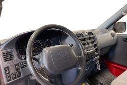 punainen Toyota Hiace 2005 kuva 9.