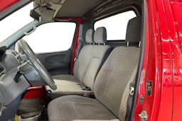 punainen Toyota Hiace 2005 kuva 10.
