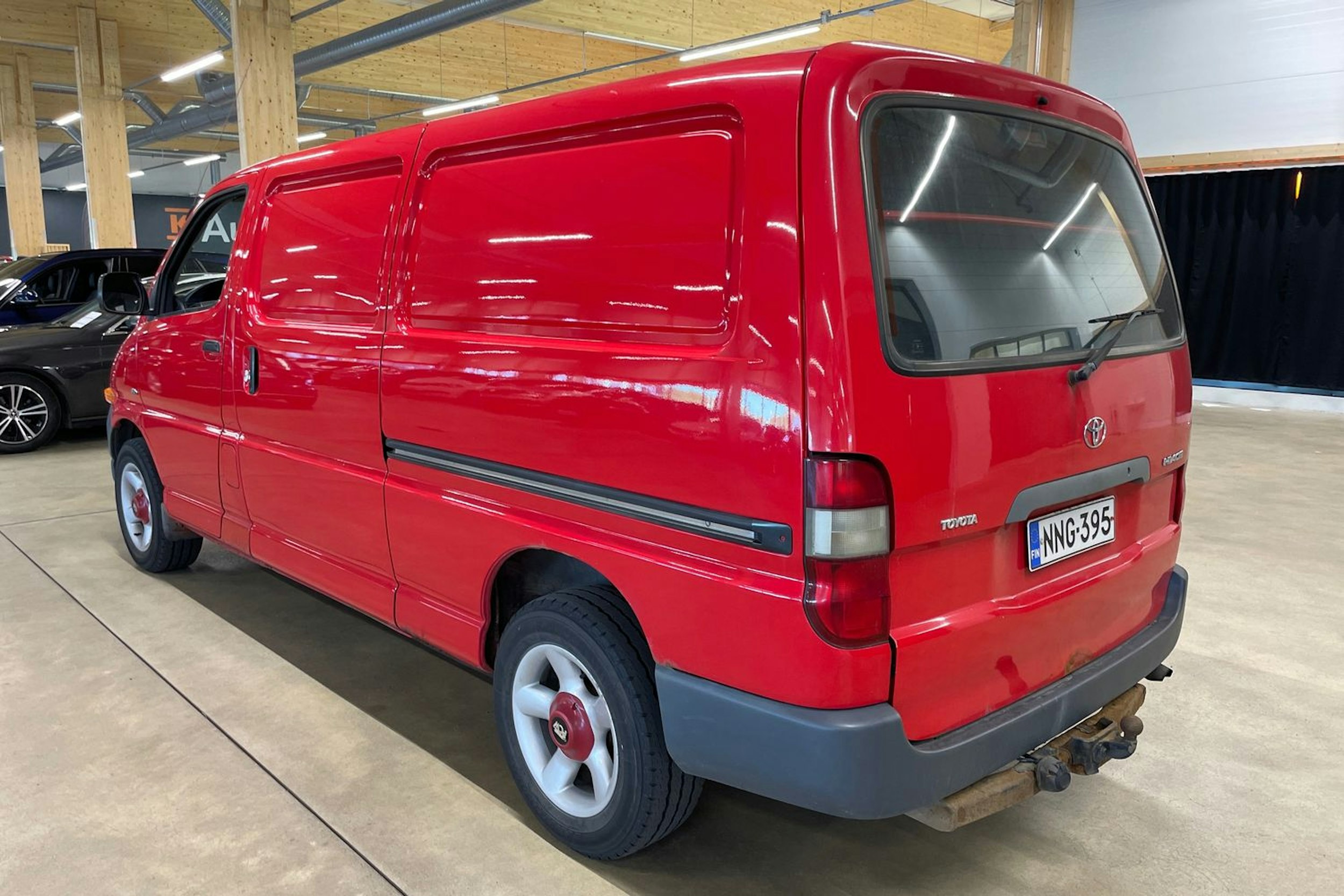 punainen Toyota Hiace 2005 kuva 13.
