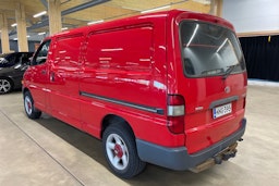 punainen Toyota Hiace 2005 kuva 13.