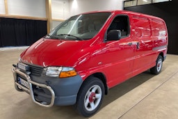 punainen Toyota Hiace 2005 kuva 14.