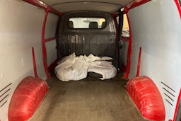 punainen Toyota Hiace 2005 kuva 17.