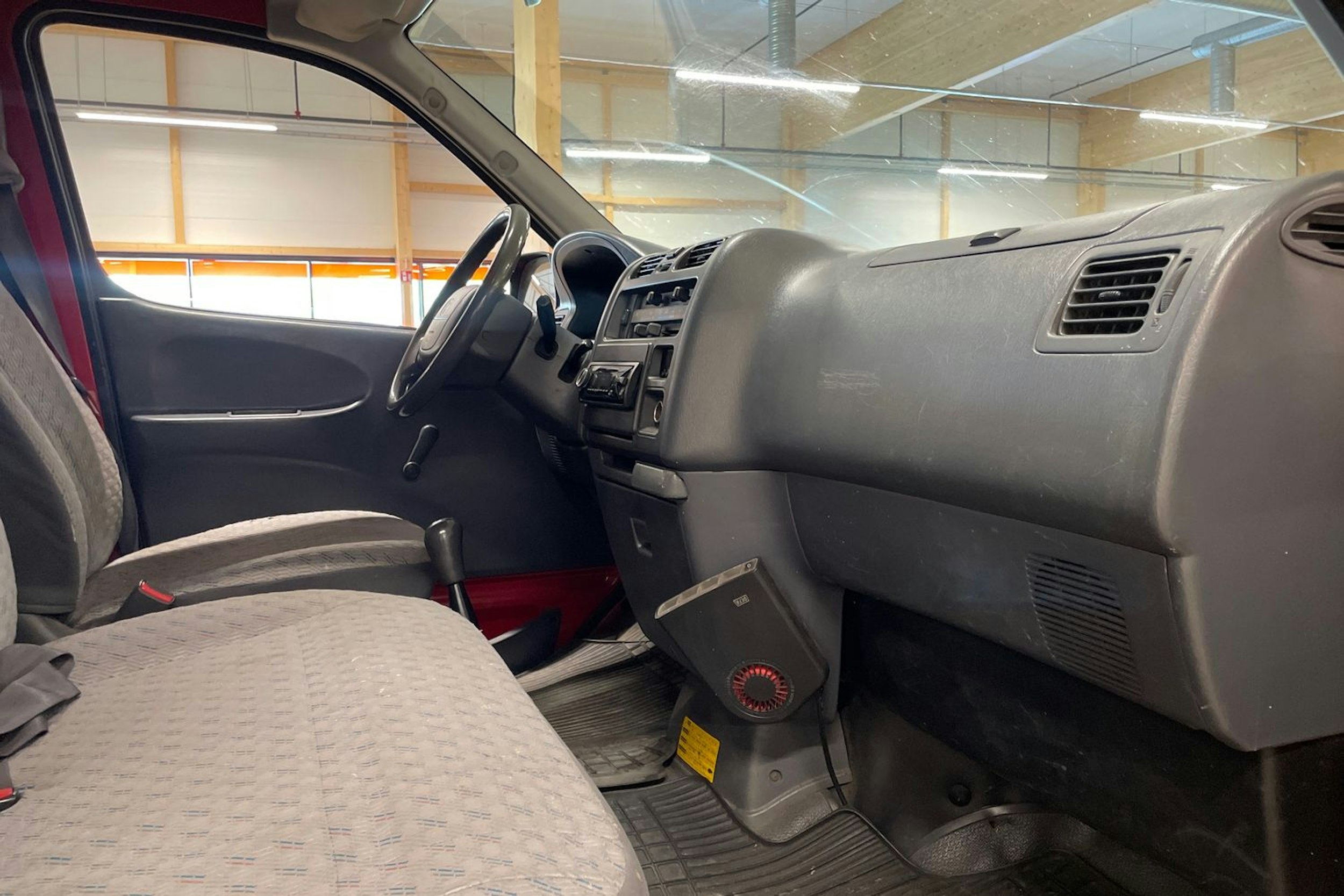 punainen Toyota Hiace 2005 kuva 20.