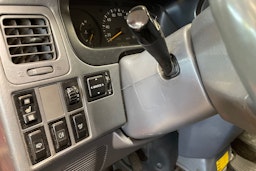 punainen Toyota Hiace 2005 kuva 22.