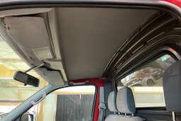 punainen Toyota Hiace 2005 kuva 26.