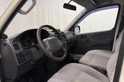 valkoinen Toyota Hiace 2006 kuva 13.