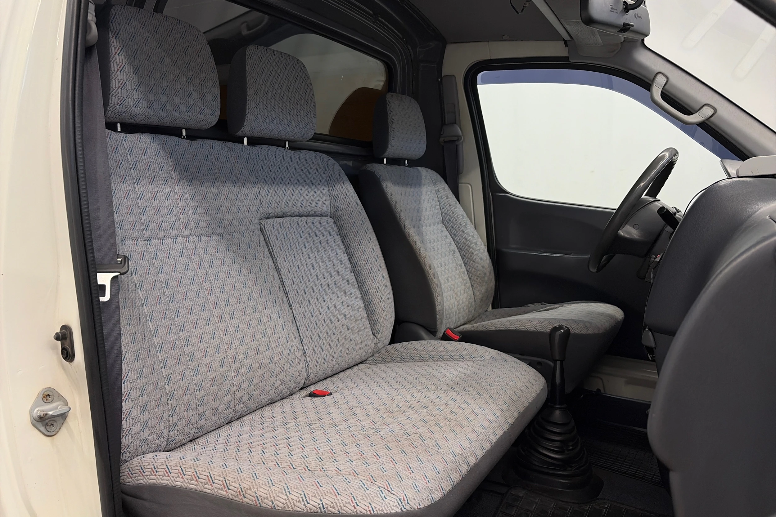valkoinen Toyota Hiace 2006 kuva 14.