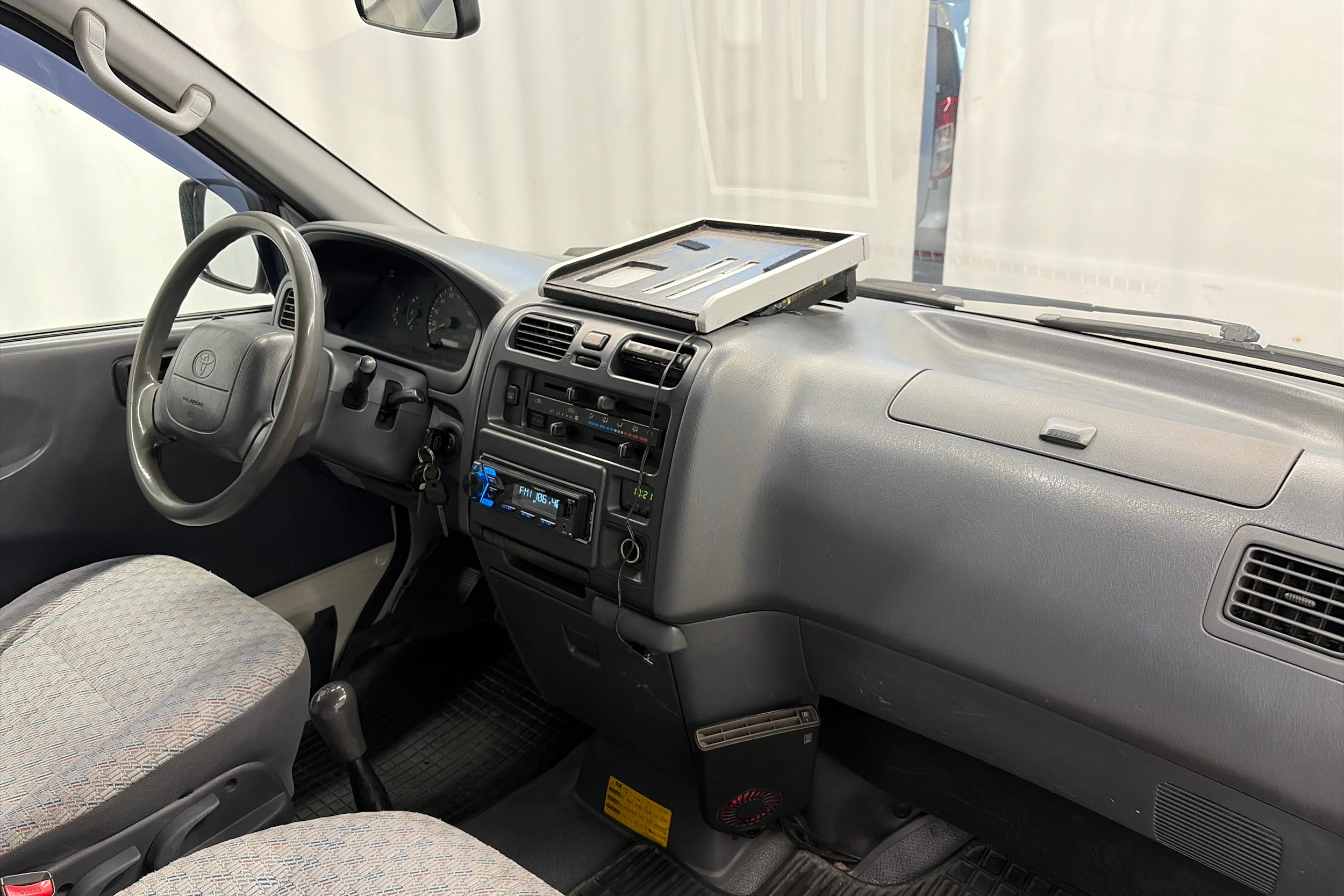 valkoinen Toyota Hiace 2006 kuva 15.