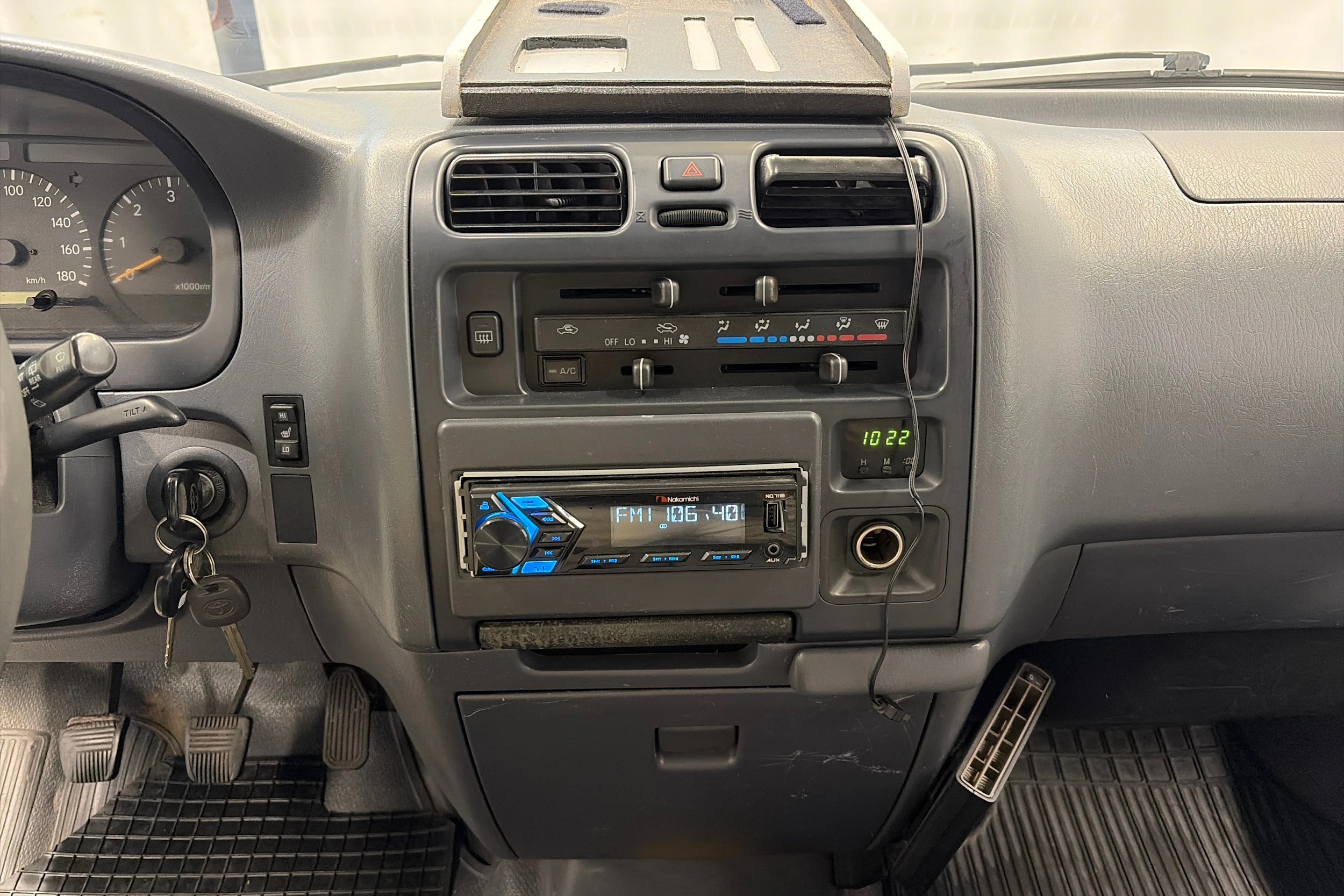 valkoinen Toyota Hiace 2006 kuva 16.