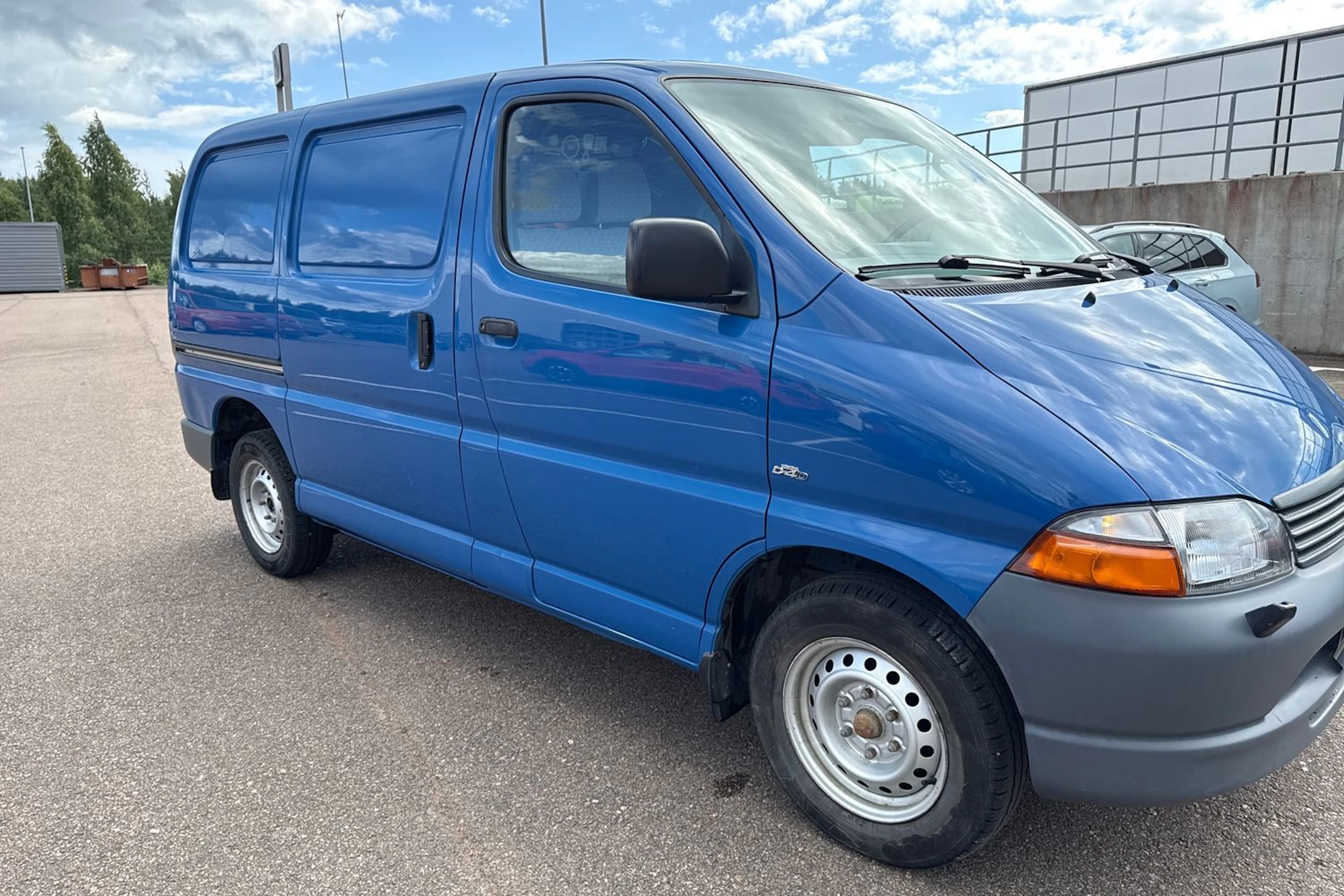 sininen Toyota Hiace 2006 kuva 6.