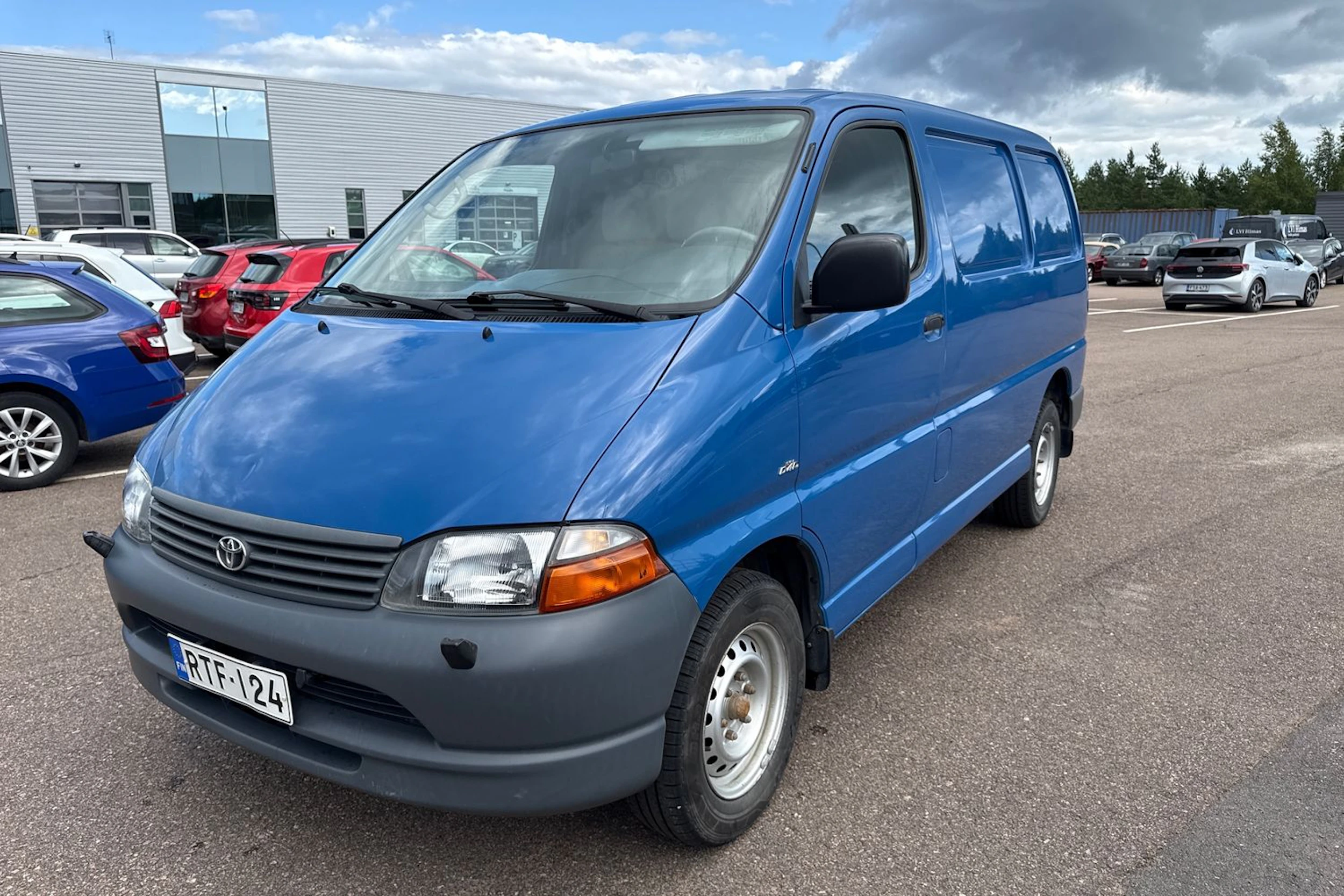 sininen Toyota Hiace 2006 kuva 7.
