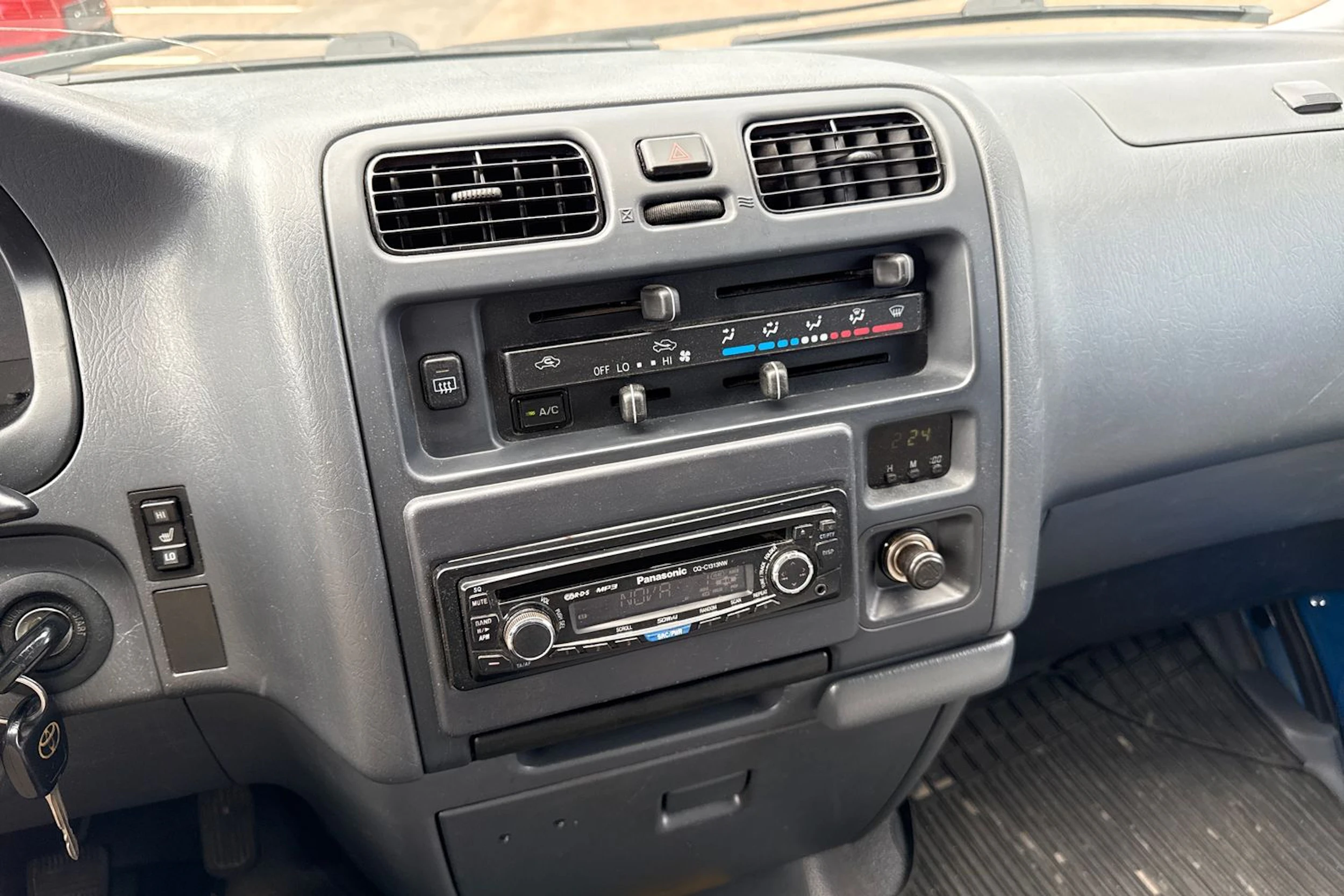 sininen Toyota Hiace 2006 kuva 9.