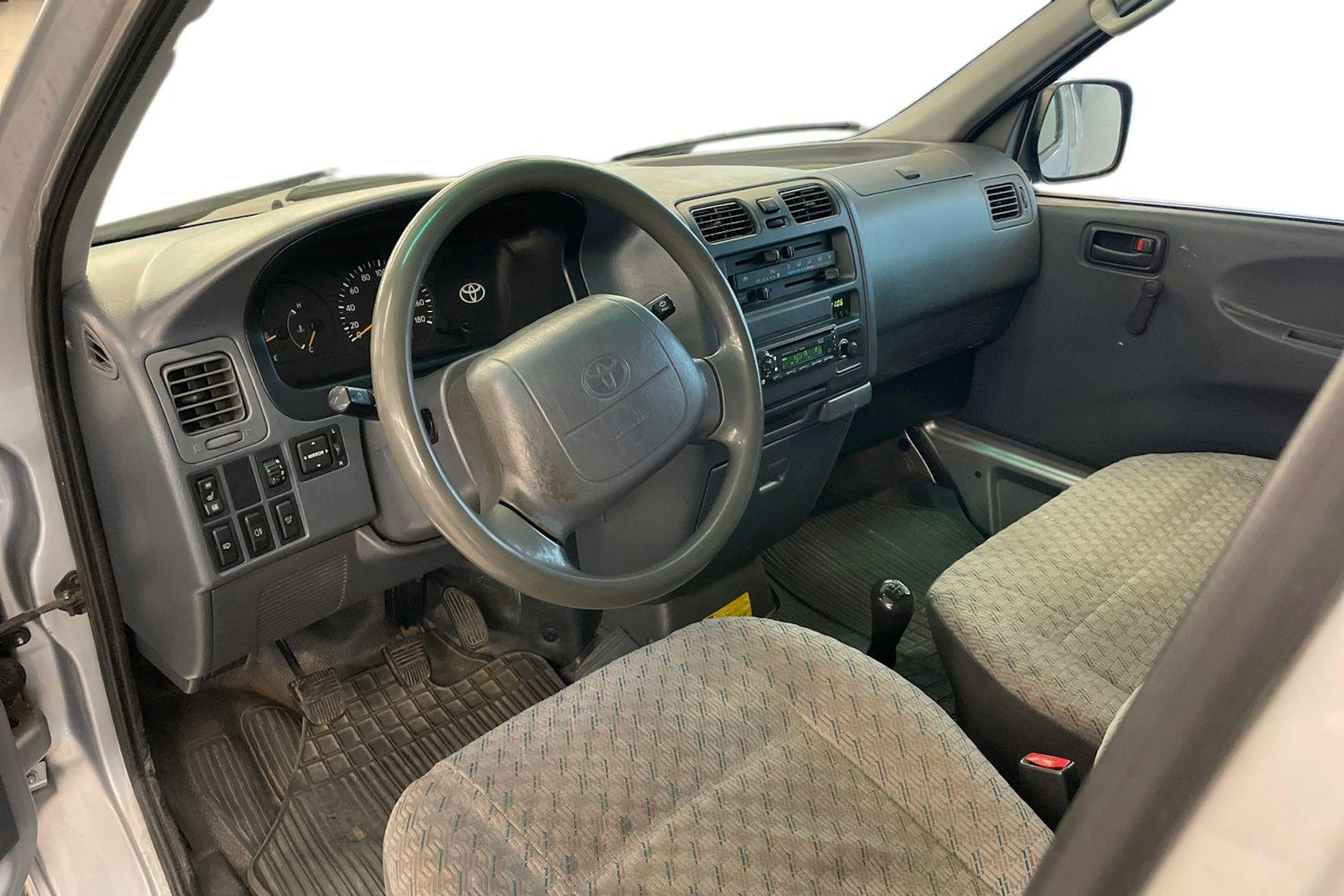 Hopea Toyota HIACE 2006 kuva 8.