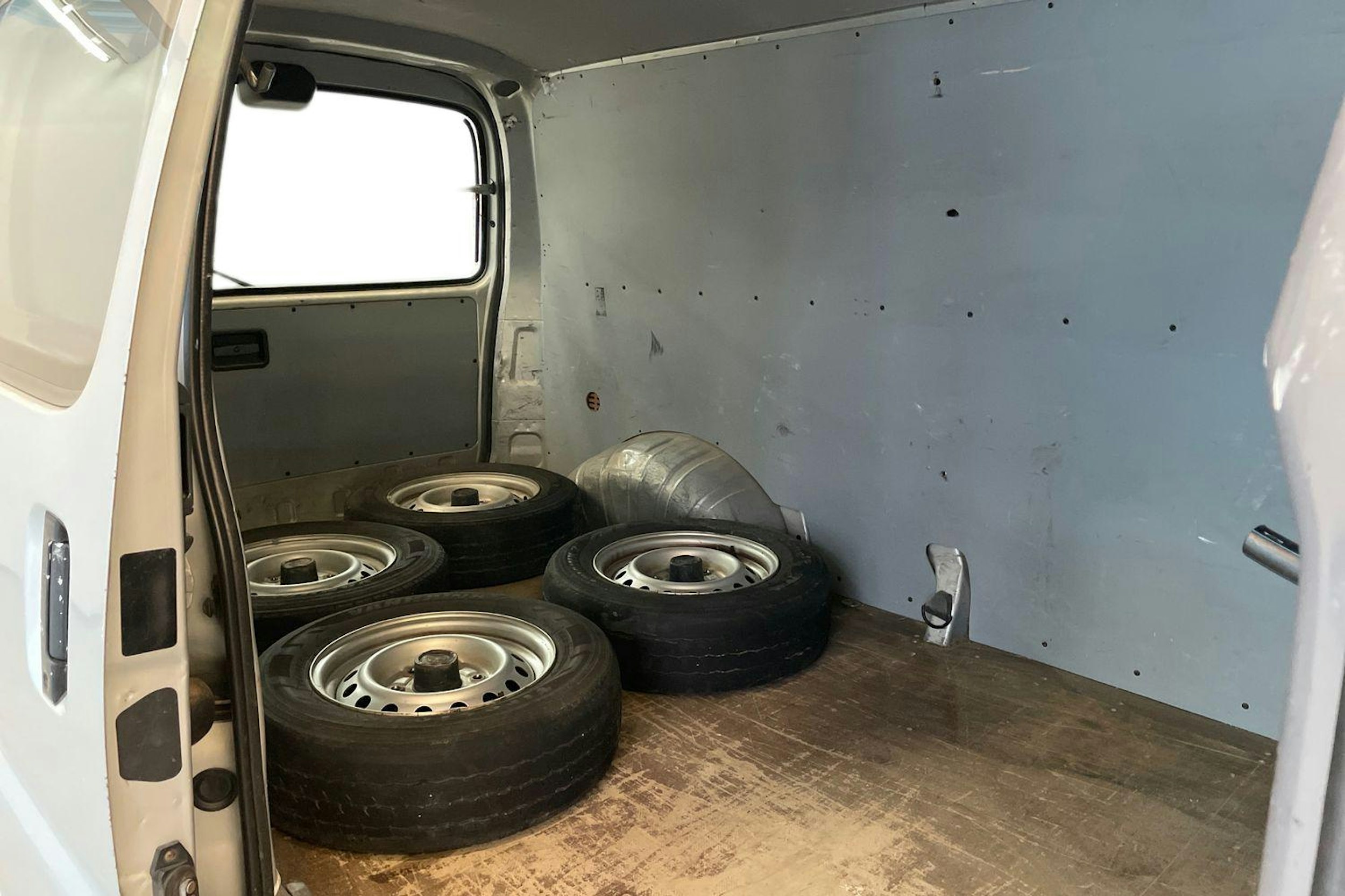 Hopea Toyota HIACE 2006 kuva 11.