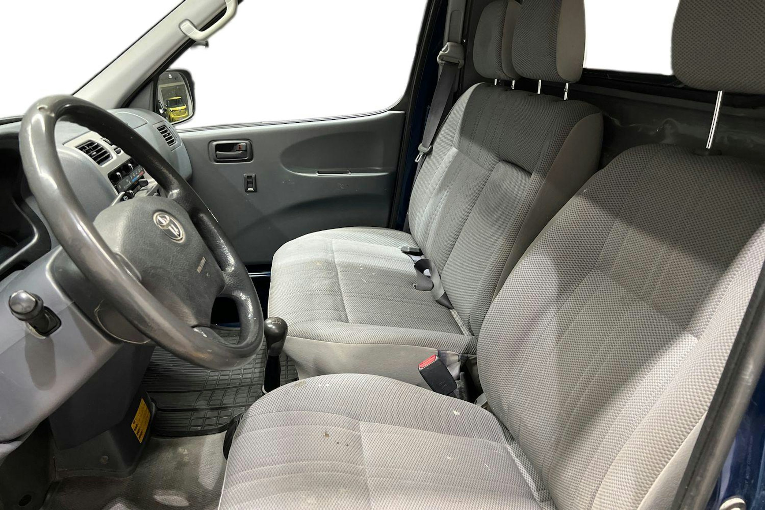 sininen Toyota Hiace 2007 kuva 11.