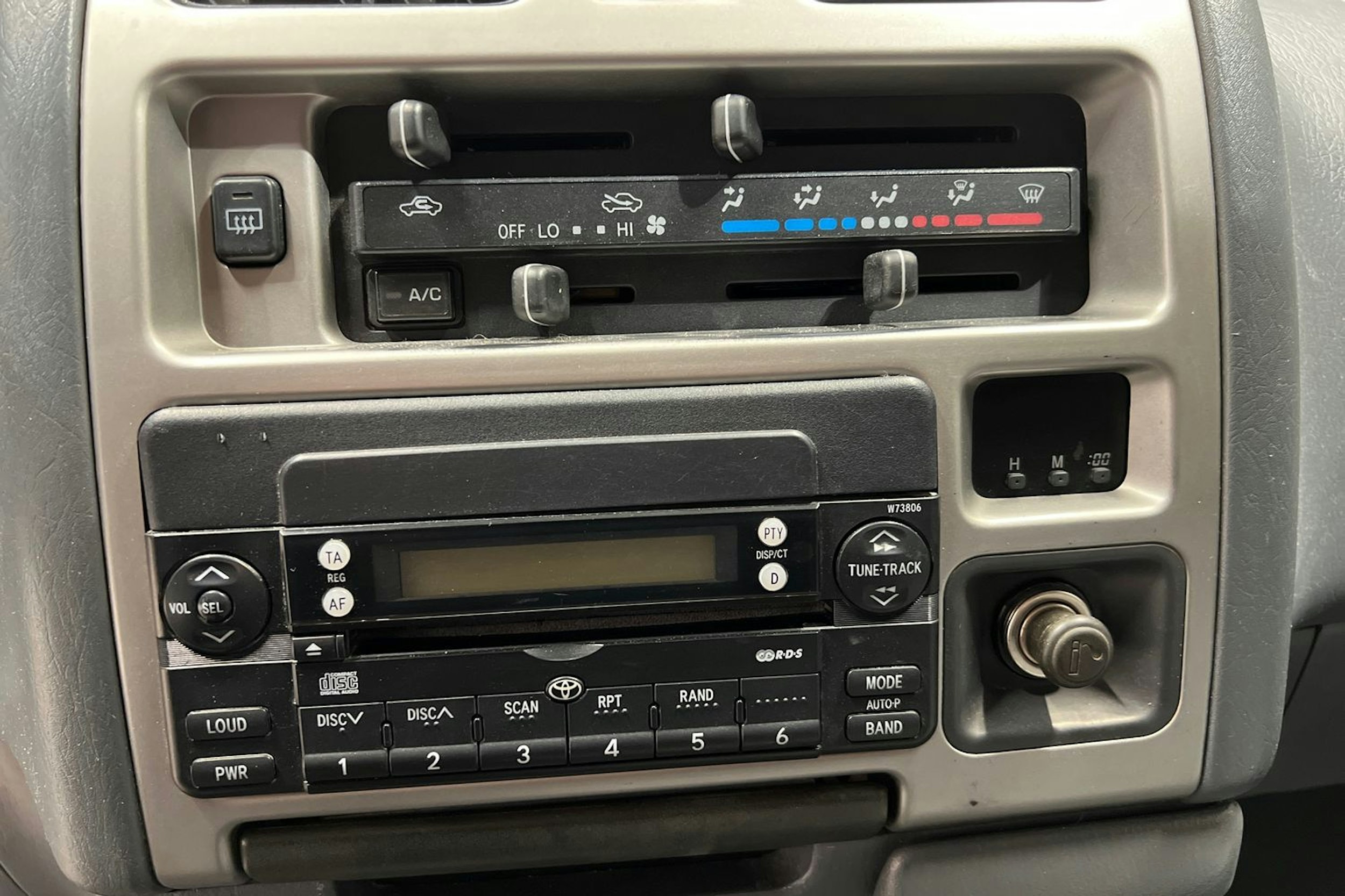 sininen Toyota Hiace 2007 kuva 13.