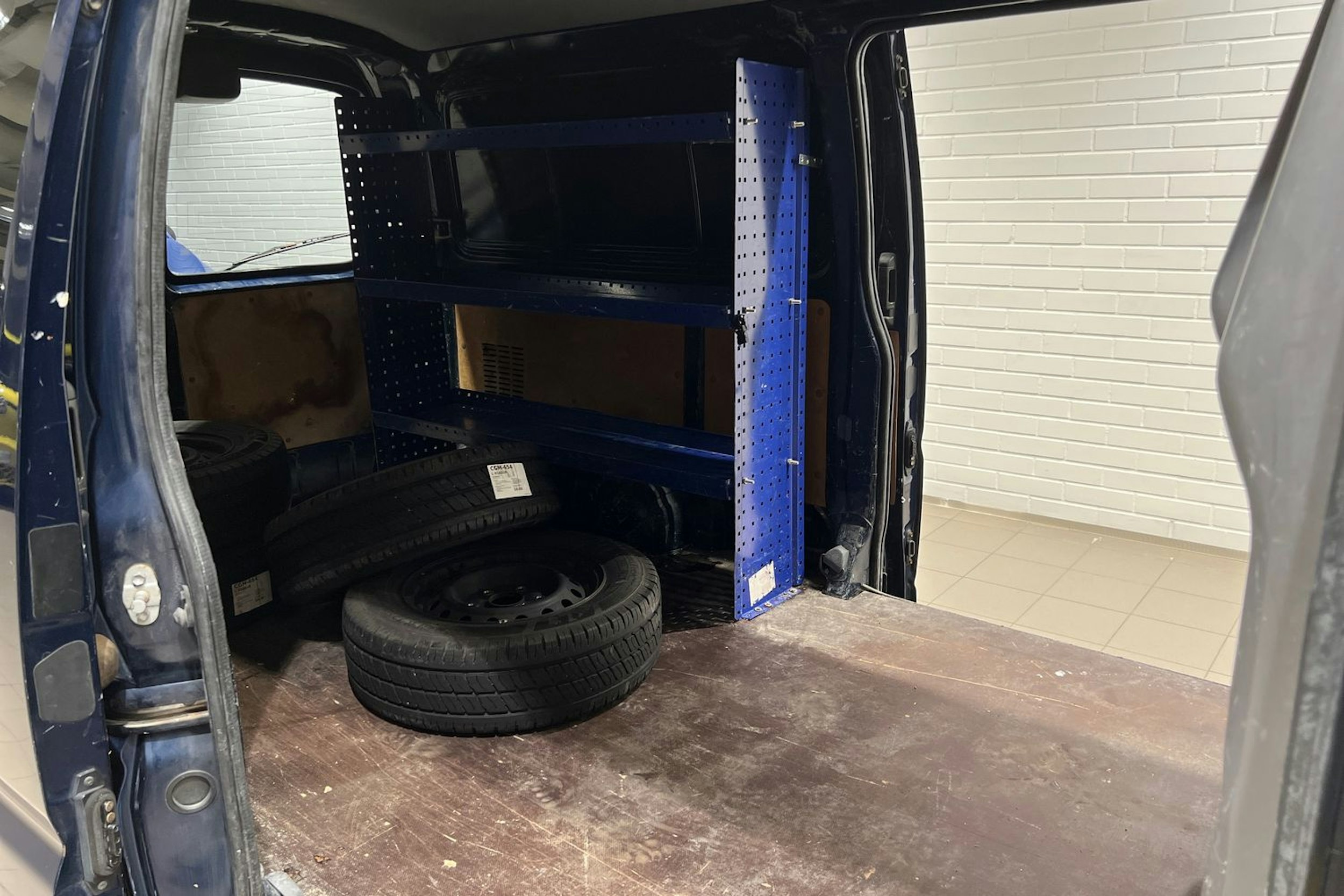 sininen Toyota Hiace 2007 kuva 15.