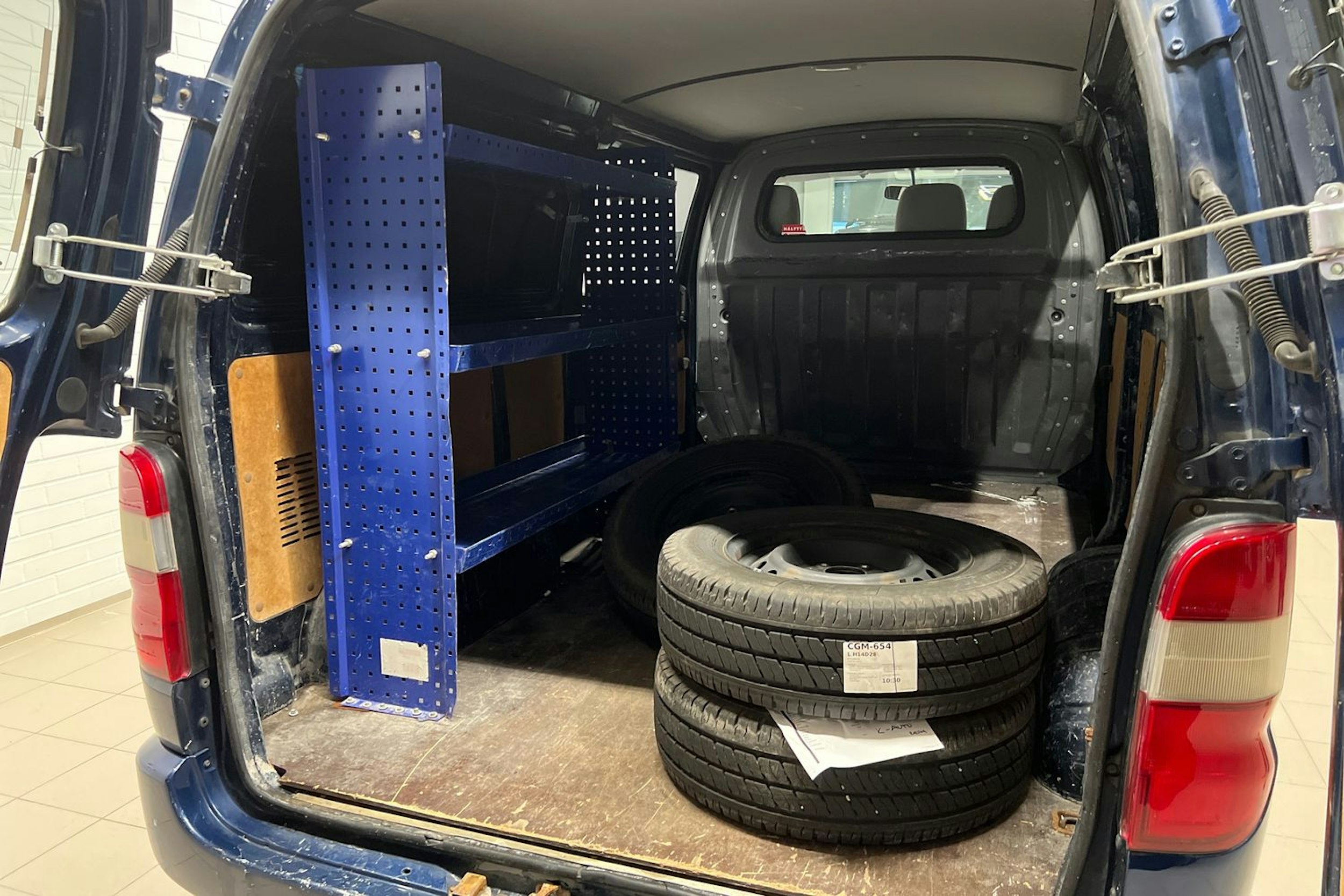 sininen Toyota Hiace 2007 kuva 17.